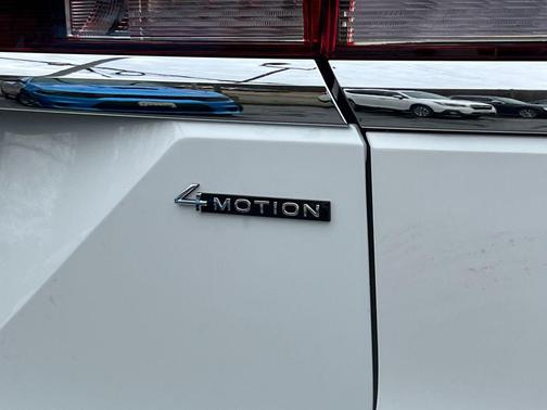 White Pearl 2026 Volkswagen Atlas 2.0T SEL Premium R-Line 4MOTION