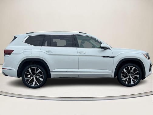 White Pearl 2026 Volkswagen Atlas 2.0T SEL Premium R-Line 4MOTION
