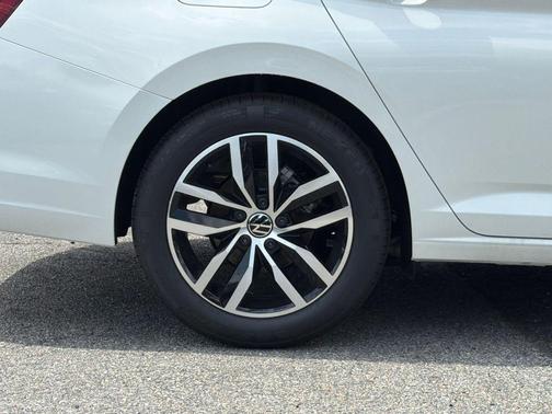 White Pearl 2026 Volkswagen Jetta 1.4T SE
