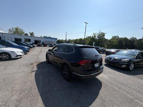 Deep Black 2023 Volkswagen Tiguan 2.0T SE