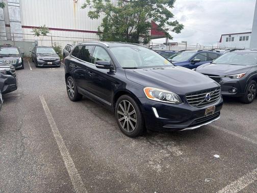 Magic Blue Metallic 2017 Volvo XC60 T6 Inscription