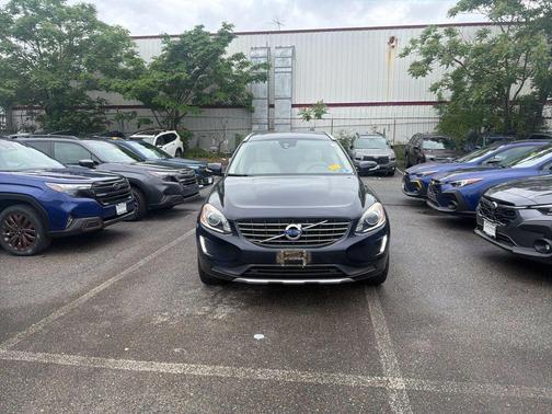Magic Blue Metallic 2017 Volvo XC60 T6 Inscription