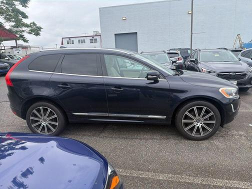 Magic Blue Metallic 2017 Volvo XC60 T6 Inscription