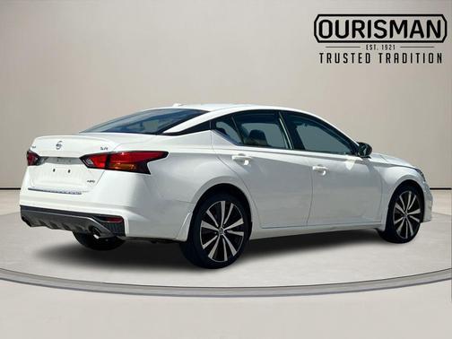 2022 Nissan Altima SR Intelligent AWD