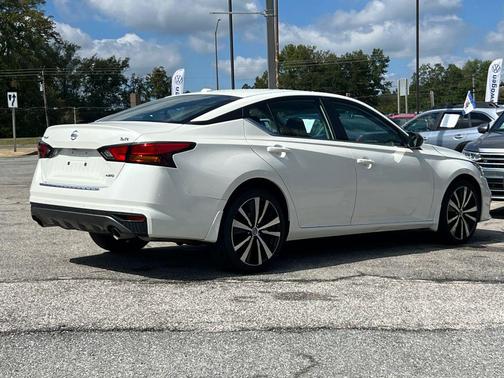 2022 Nissan Altima SR Intelligent AWD