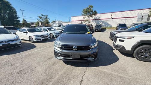 Platinum Gray Metallic 2023 Volkswagen Tiguan 2.0T SE R-Line Black