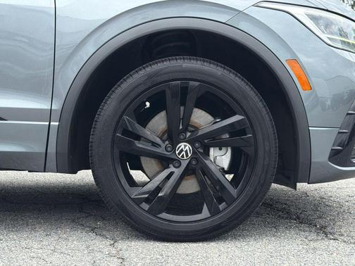 Platinum Gray Metallic 2023 Volkswagen Tiguan 2.0T SE R-Line Black