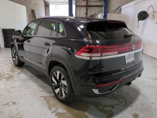 2025 Volkswagen Atlas Cross Sport 2.0T SE w/Technology 4MOTION
