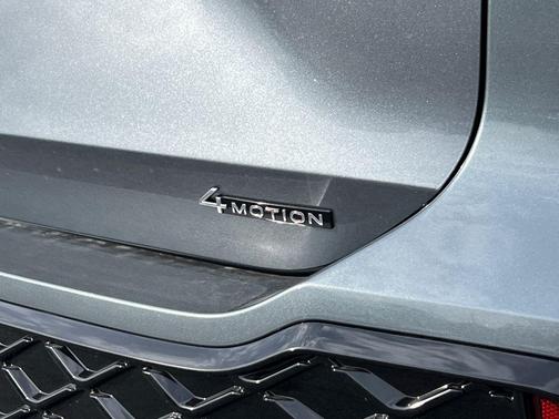 Platinum 2026 Volkswagen Tiguan 2.0T SE R-Line Black 4MOTION