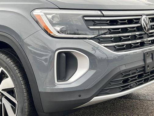 Pure Gray 2026 Volkswagen Atlas 2.0T SE w/Technology 4MOTION