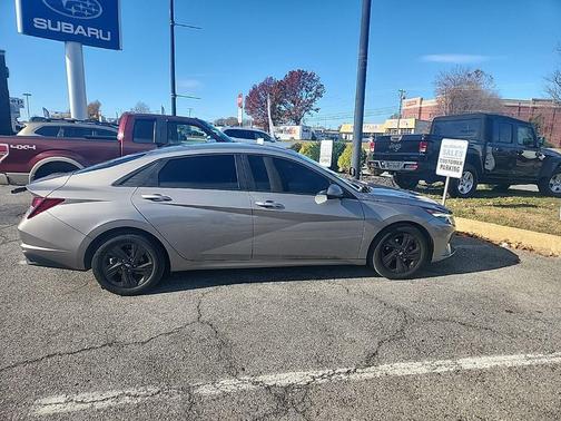 2021 Hyundai ELANTRA SEL