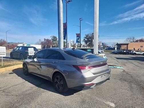 2021 Hyundai ELANTRA SEL