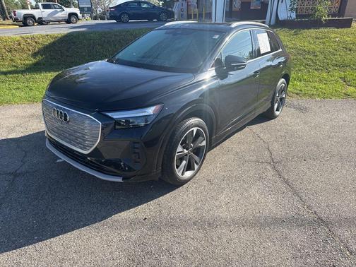 2022 Audi e-tron Premium Plus
