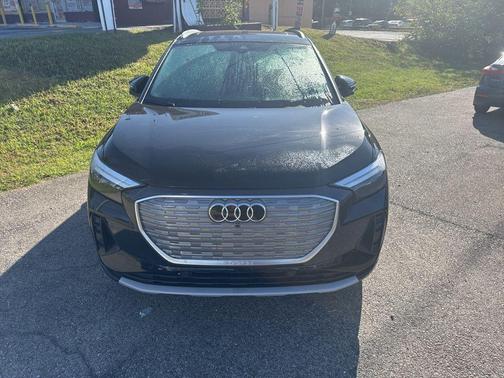 2022 Audi e-tron Premium Plus