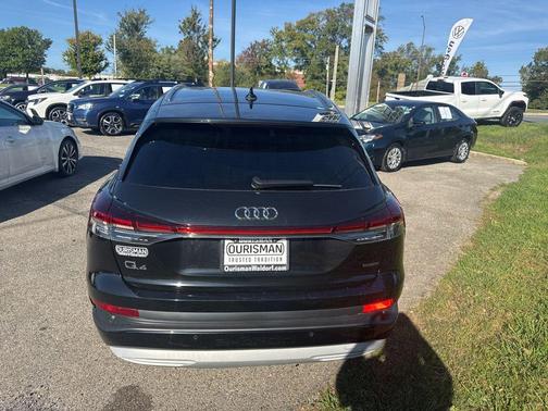 2022 Audi e-tron Premium Plus