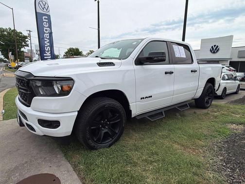 Bright White Clearcoat 2024 RAM 1500 Big Horn/Lone Star