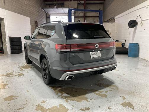 2025 Volkswagen Atlas 2.0T Peak Edition