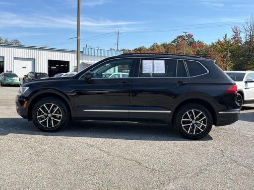 Deep Black Pearl 2021 Volkswagen Tiguan 2.0T SE 4MOTION