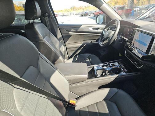 2024 Volkswagen Atlas Cross Sport 2.0T SEL