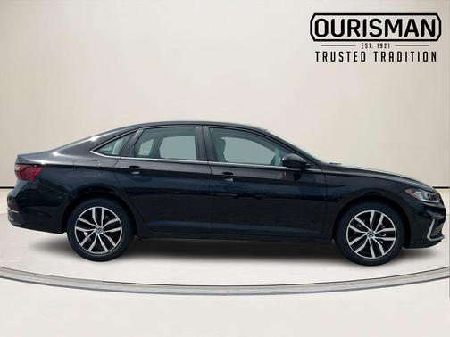 Deep Black Pearl 2026 Volkswagen Jetta 1.4T SE