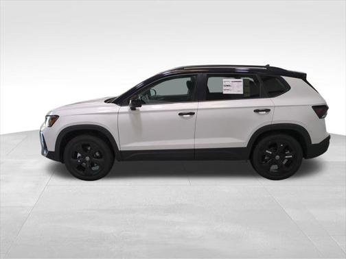 2025 Volkswagen Taos 1.5T SE Black