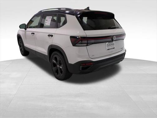 2025 Volkswagen Taos 1.5T SE Black