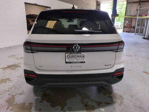 2025 Volkswagen Taos 1.5T SE Black