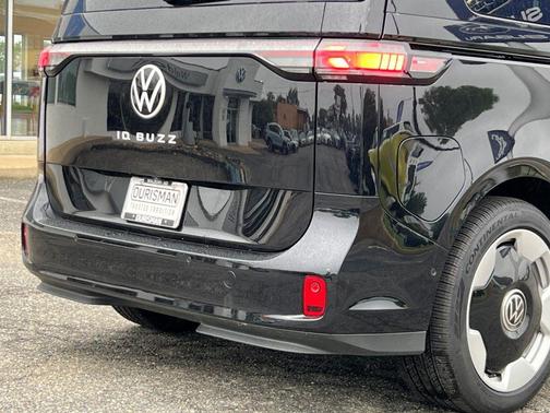 Deep Black Pearl 2025 Volkswagen ID. Buzz Pro S