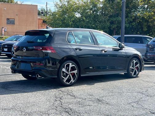 2025 Volkswagen Golf GTI 2.0T SE DSG