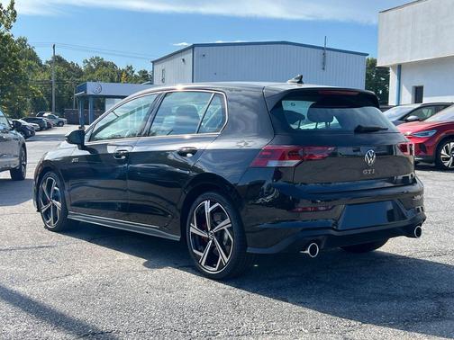 2025 Volkswagen Golf GTI 2.0T SE DSG