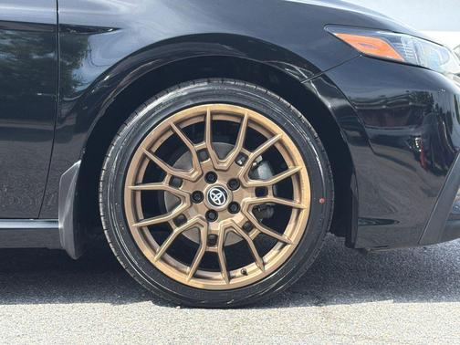 Midnight Black Metallic 2024 Toyota Camry SE