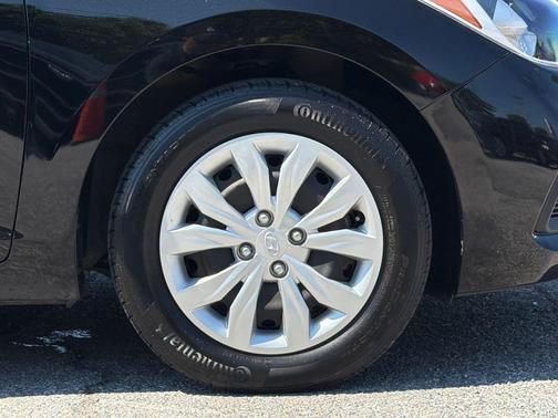 Absolute Black 2022 Hyundai Accent SE