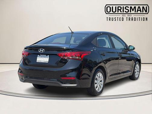 Absolute Black 2022 Hyundai Accent SE