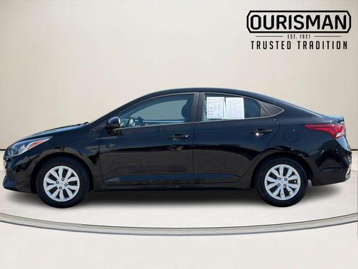 Absolute Black 2022 Hyundai Accent SE