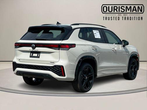sandstone 2026 Volkswagen Tiguan 2.0T SE R-Line Black 4MOTION