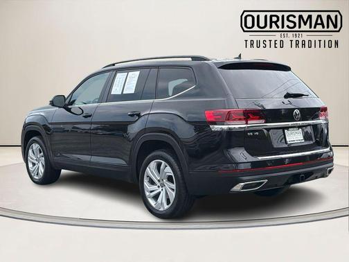 Deep Black 2023 Volkswagen Atlas 3.6L SE w/Technology
