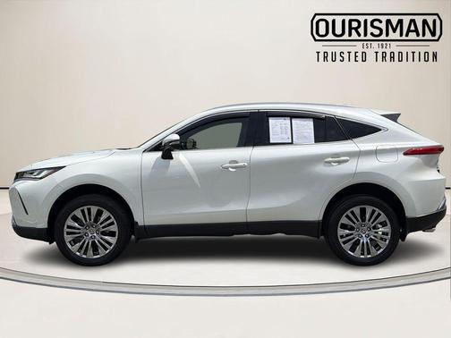 Blizzard Pearl 2022 Toyota Venza XLE