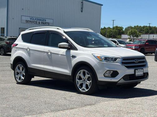 White Platinum Clearcoat Metallic 2017 Ford Escape Titanium