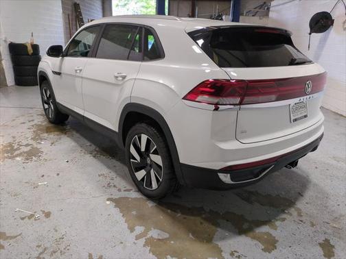 2025 Volkswagen Atlas Cross Sport 2.0T SE w/Technology 4MOTION