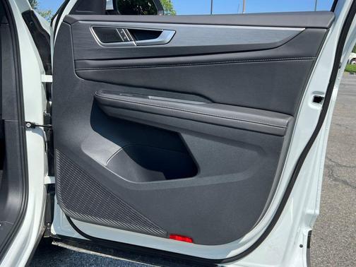 2025 Volkswagen Atlas Cross Sport 2.0T SE w/Technology 4MOTION