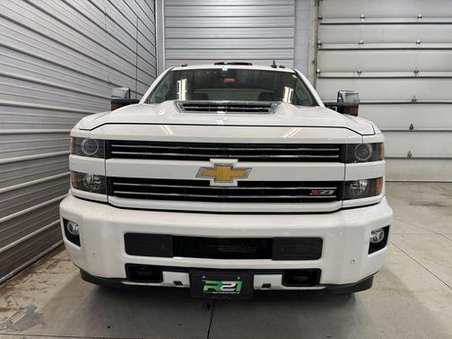 Summit White 2019 Chevrolet Silverado 2500 LTZ