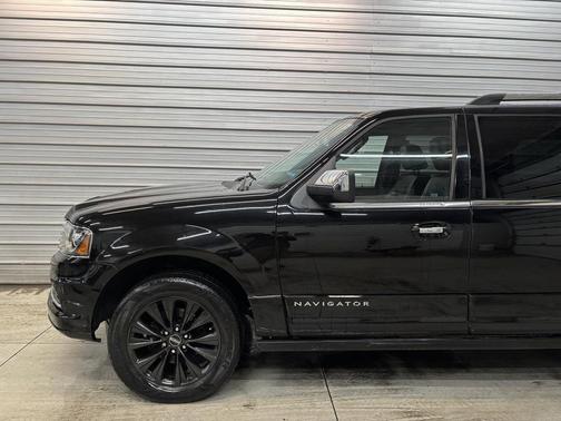 2017 Lincoln Navigator Select