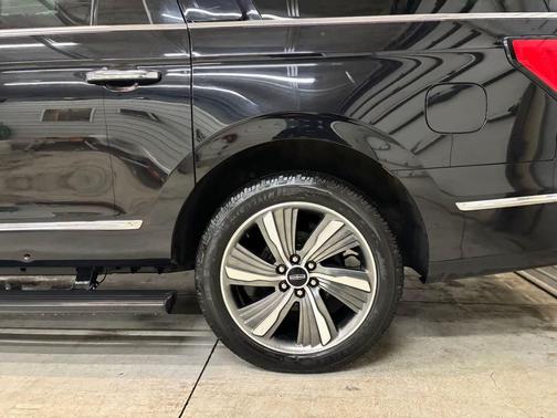Infinite Black Metallic 2019 Lincoln Navigator L Reserve
