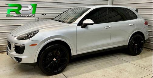 Rhodium Silver Metallic 2018 Porsche Cayenne Platinum Edition