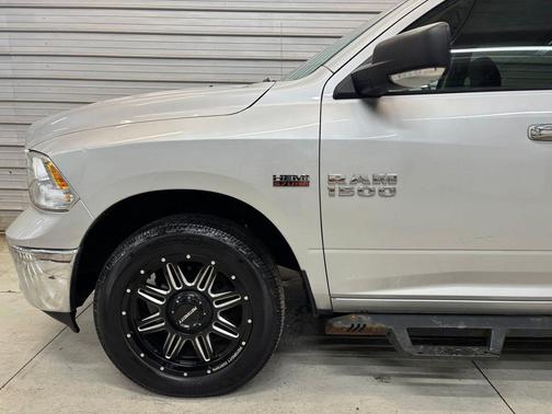 Bright Silver Metallic Clearcoat 2018 RAM 1500 Big Horn