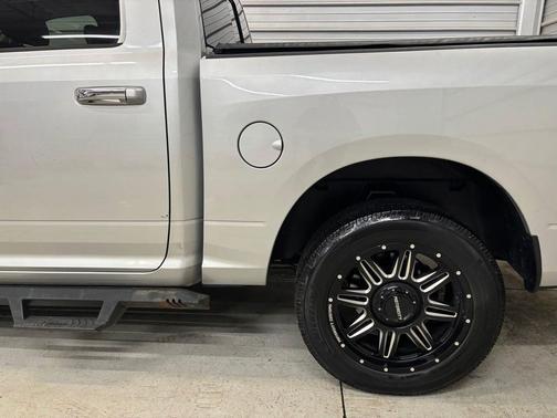Bright Silver Metallic Clearcoat 2018 RAM 1500 Big Horn