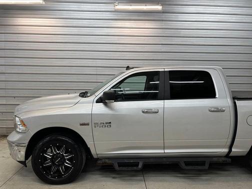 Bright Silver Metallic Clearcoat 2018 RAM 1500 Big Horn