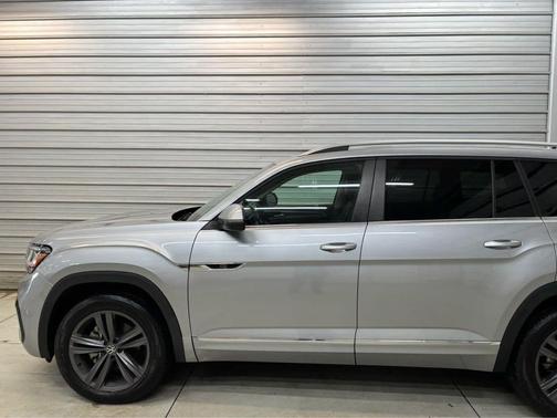 Pyrite Silver Metallic 2022 Volkswagen Atlas 3.6L SEL