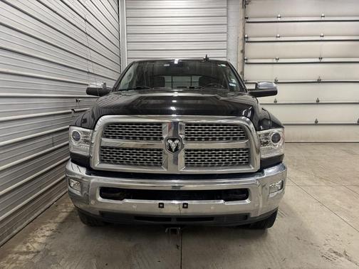 2017 RAM 3500 Laramie Crew Cab 4x4 6'4' Box