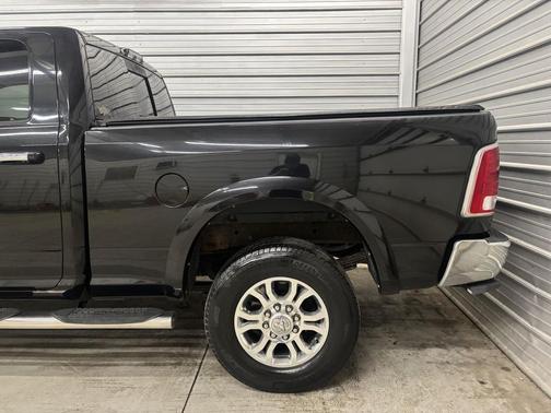 2017 RAM 3500 Laramie Crew Cab 4x4 6'4' Box
